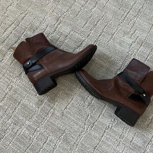 Easy Spirit Brown and Black leather Ankle Booties, very comfortable!